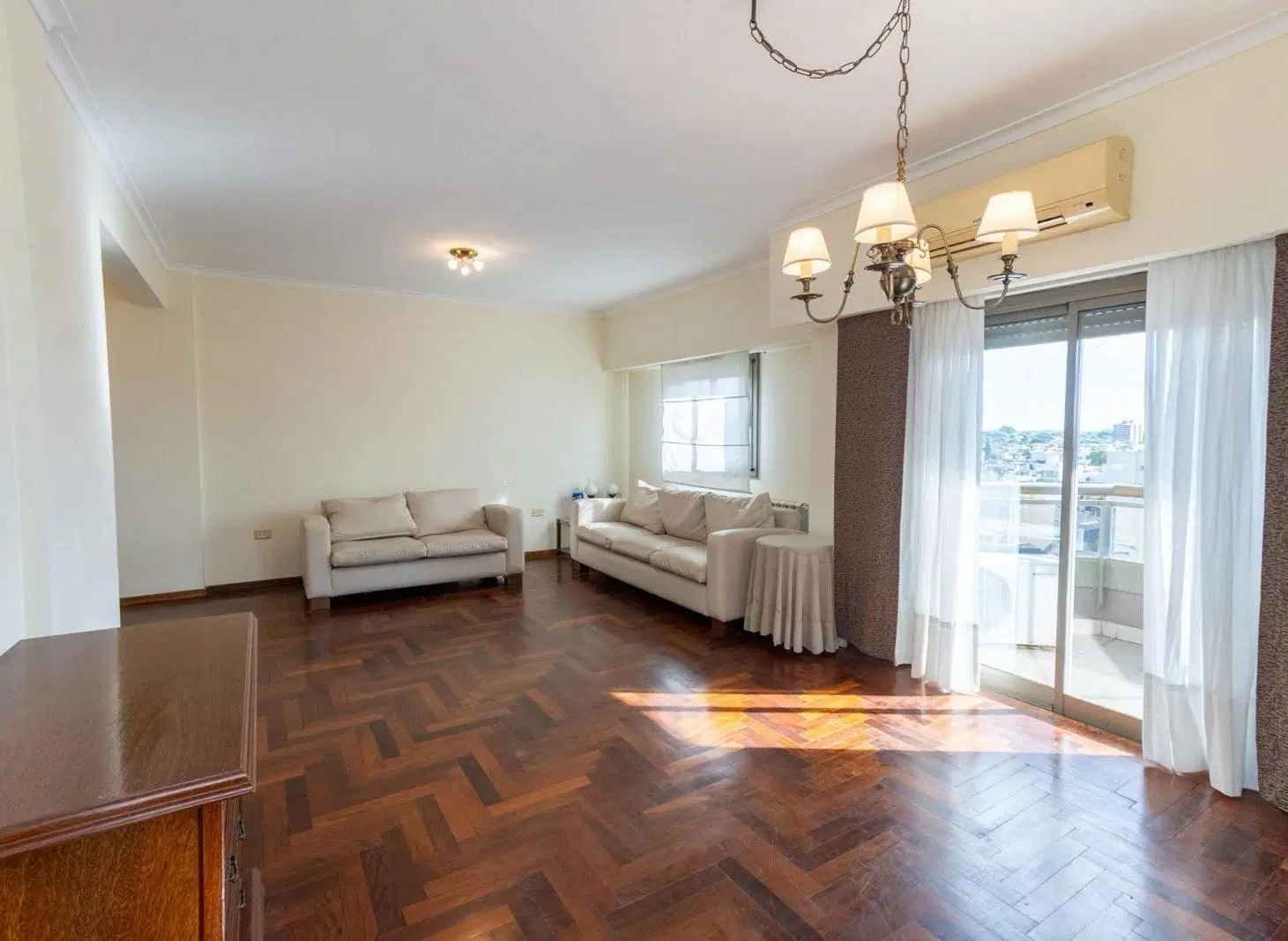 Piso de categoria de 3 dorm , 3 baños , amplio balcón , Cochera 2