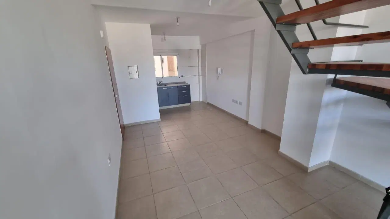 Departamento tipo duplex de 2 dorm con balcon al frente 4