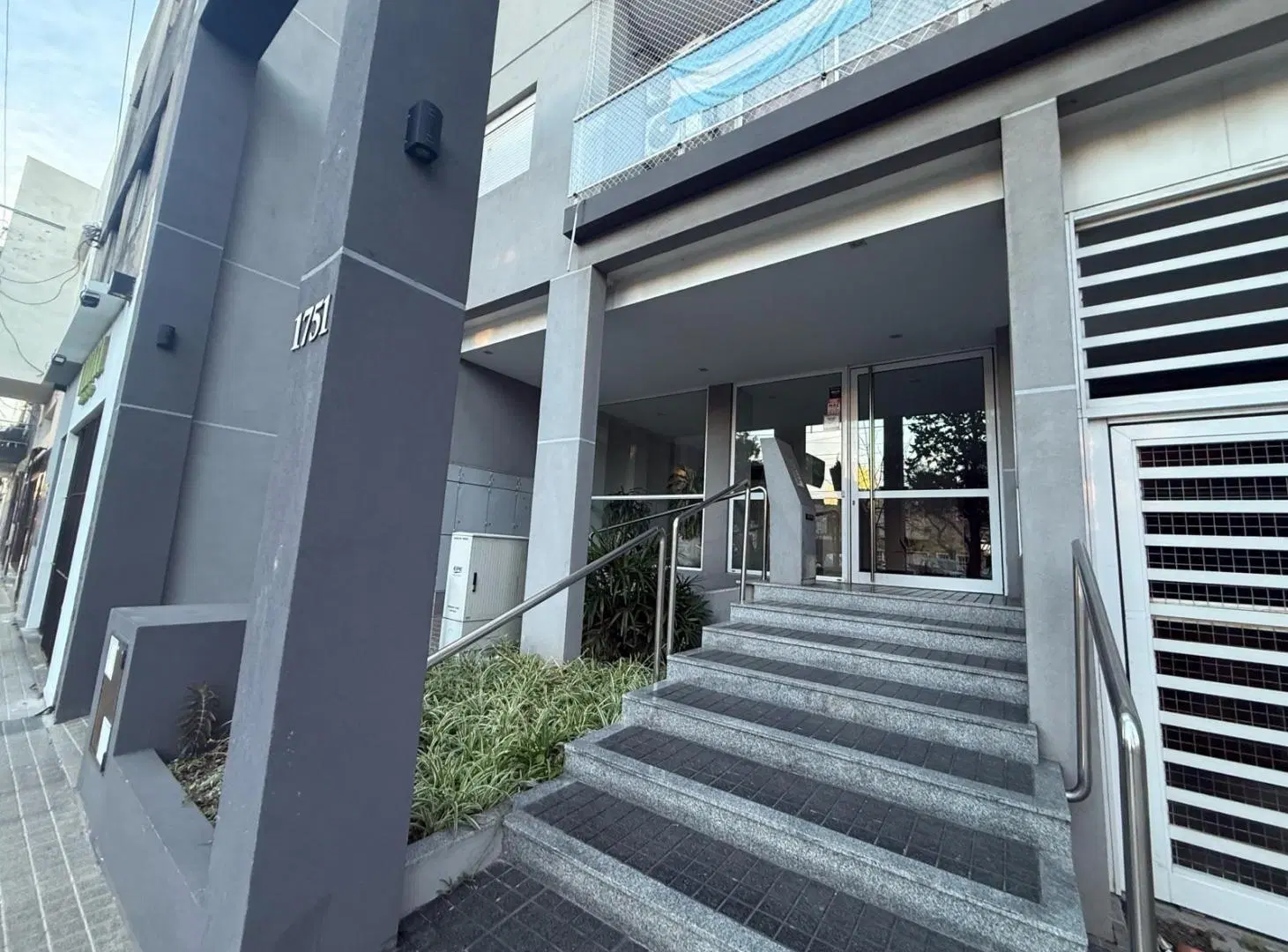 Departamento tipo duplex de 2 dorm con balcon al frente 5
