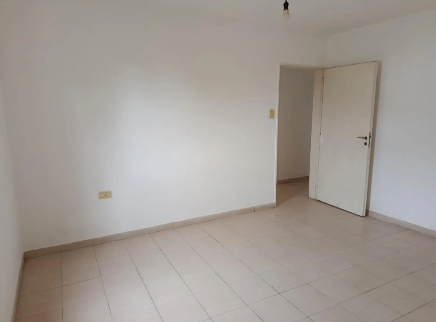 Royo Inmobiliaria alquila departamento en P.A de dos dormitorios zona Blas Parera 2
