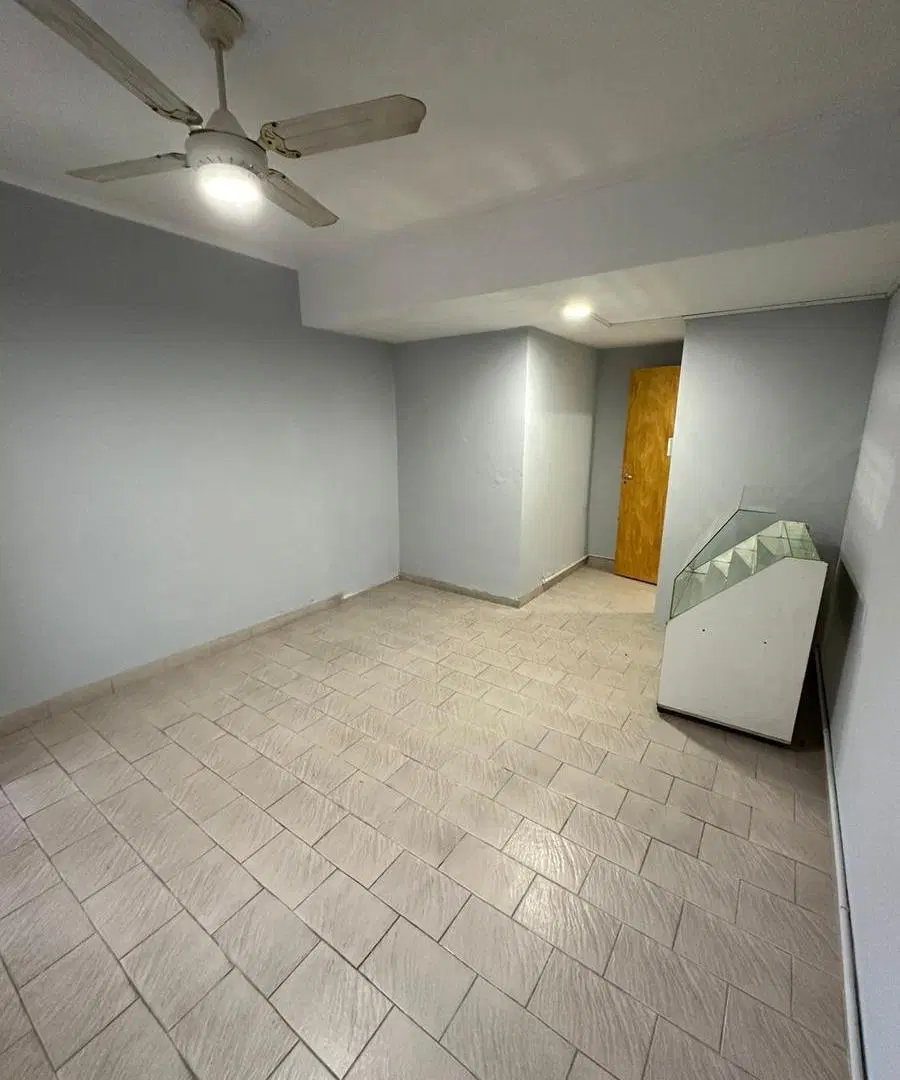 Royo Inmobiliaria alquila local para kiosko, peluquería o similar 7
