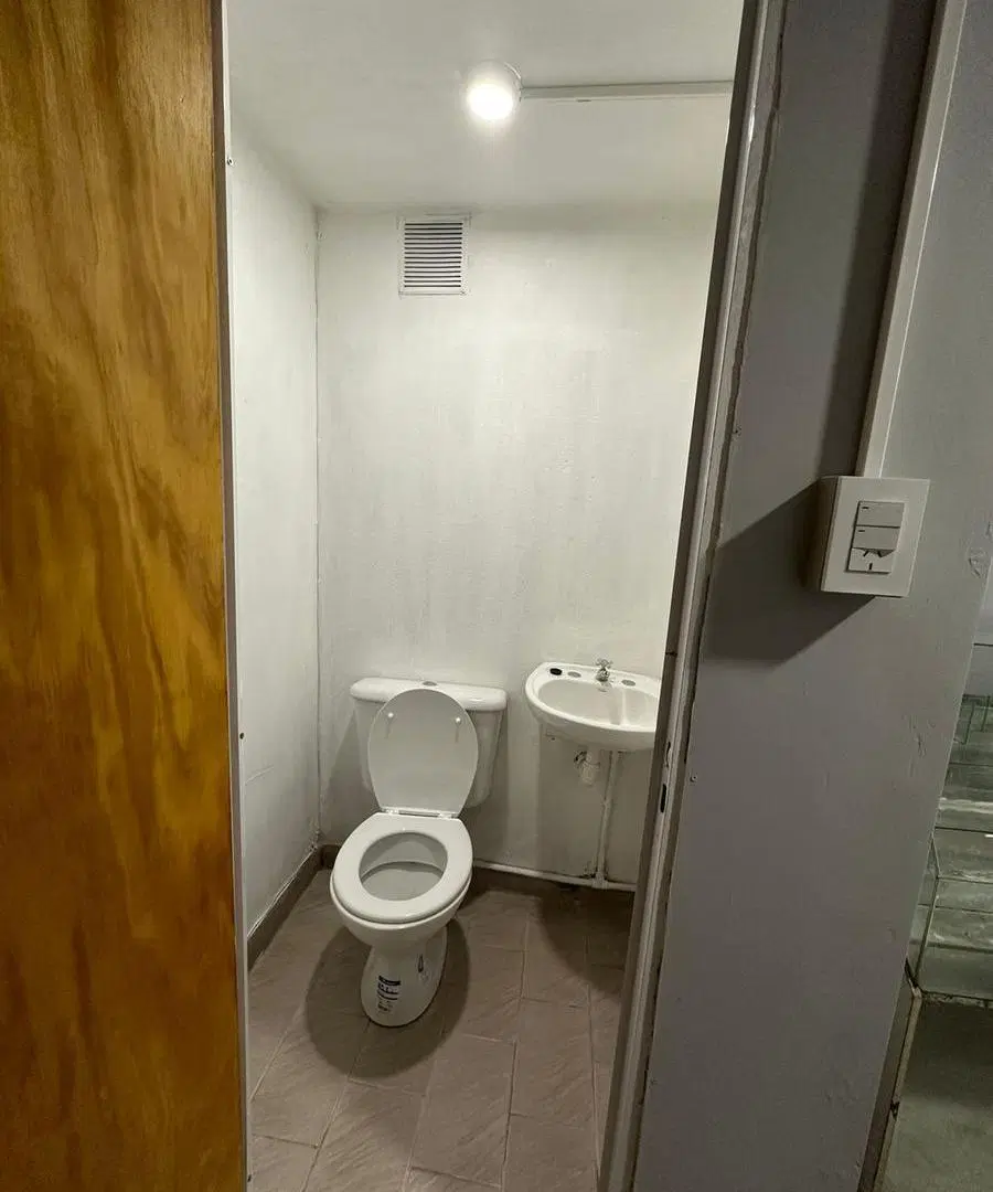 Royo Inmobiliaria alquila local para kiosko, peluquería o similar 2