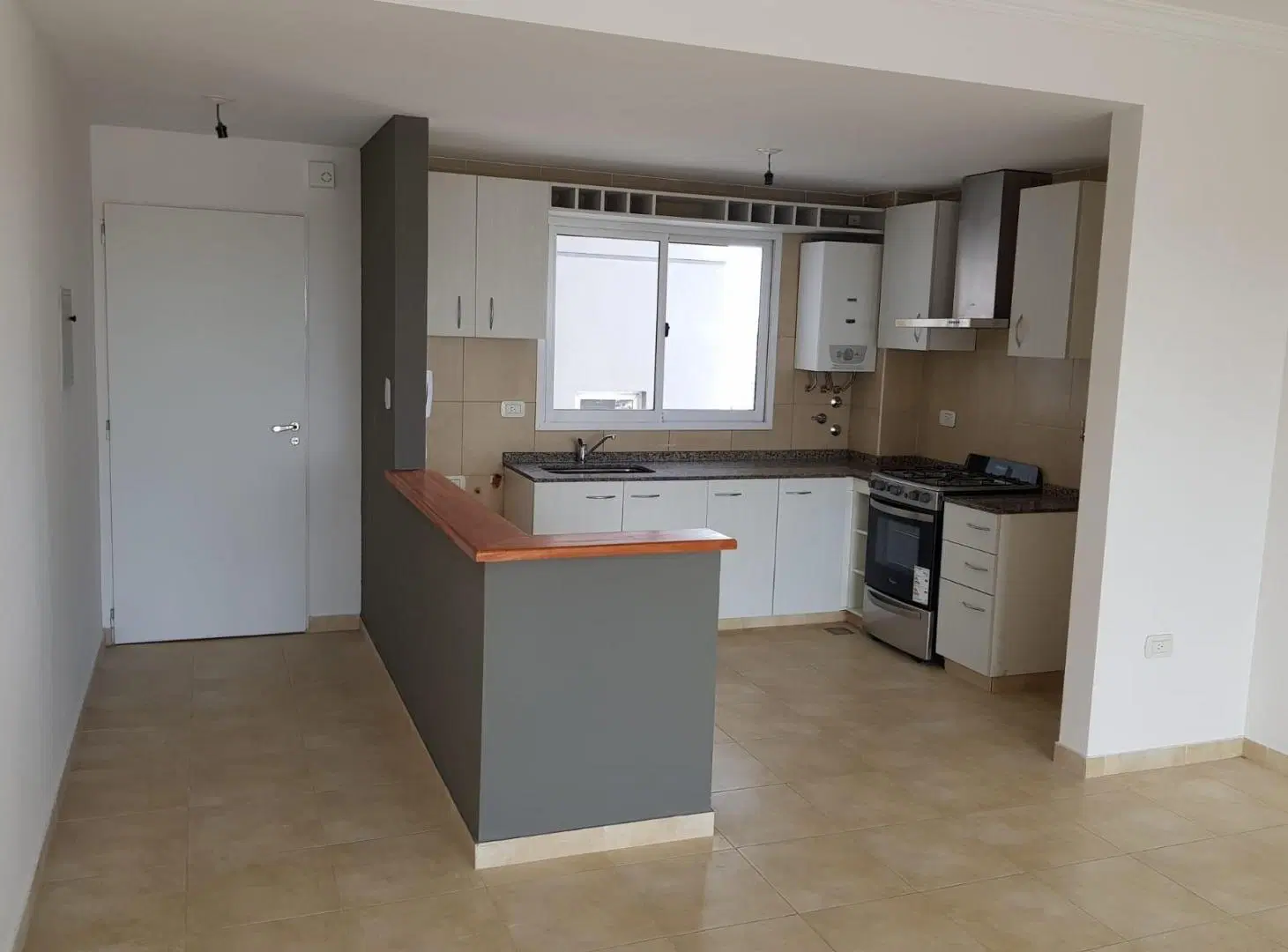 Royo Inmobiliaria alquila depto dos dormitorios y cochera 5