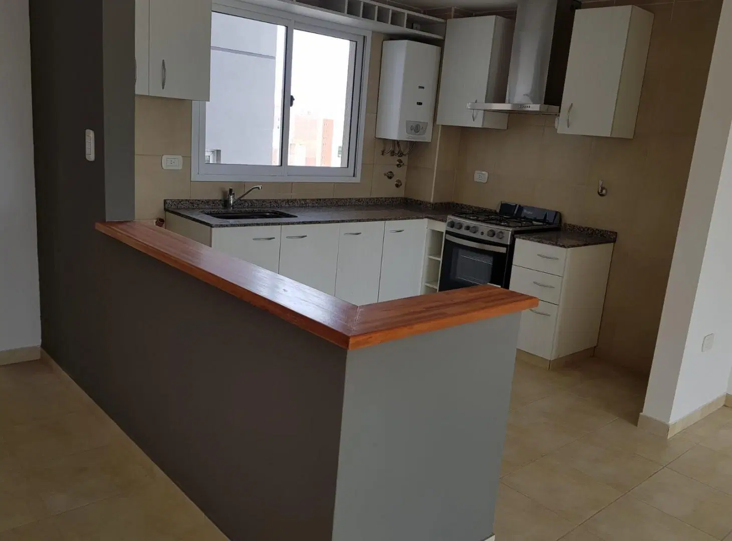 Royo Inmobiliaria alquila depto dos dormitorios y cochera 4