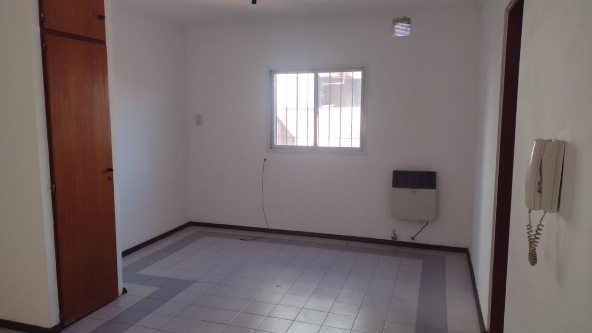 Foto de Royo Inmobiliaria alquila monoambiente ideal abogacía, imagen 1
