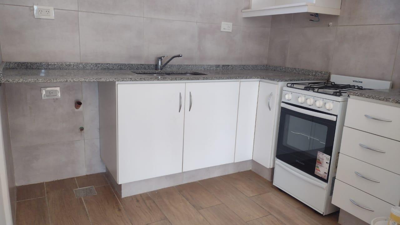 Foto de Royo Inmobliaria alquila excelente departamento con balcón ideal Casa, imagen 1