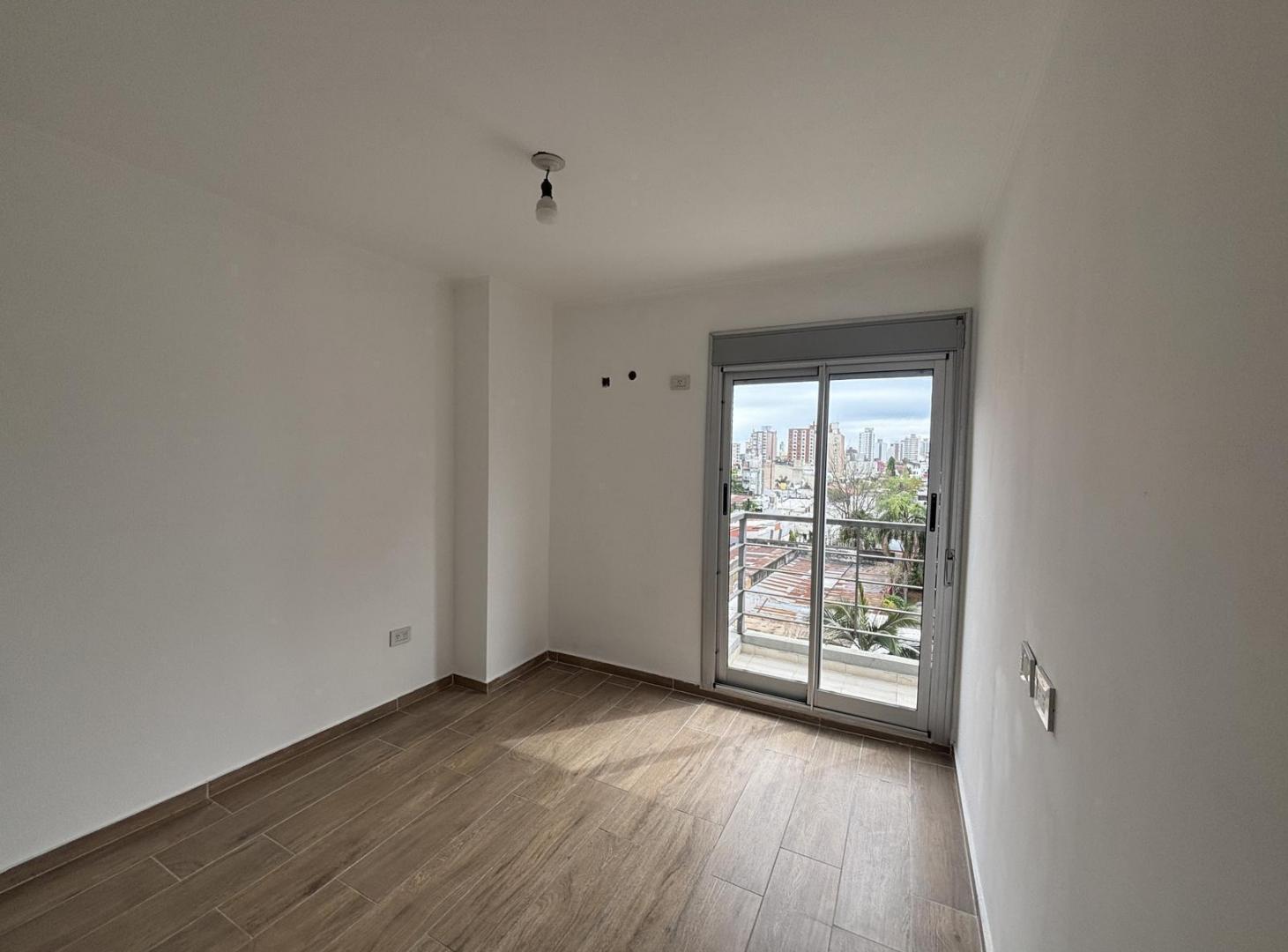 Foto de Royo Inmobliaria alquila excelente departamento con balcón ideal Casa, imagen 3