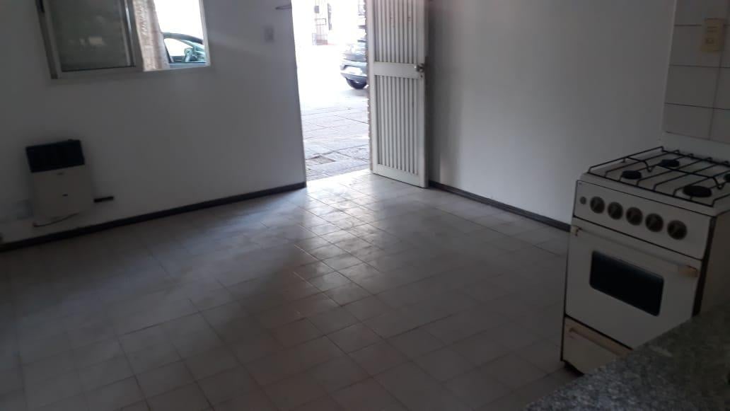 Foto de Royo Inmobiliaria departamento chico de un dormitorio y patio a tres, imagen 4