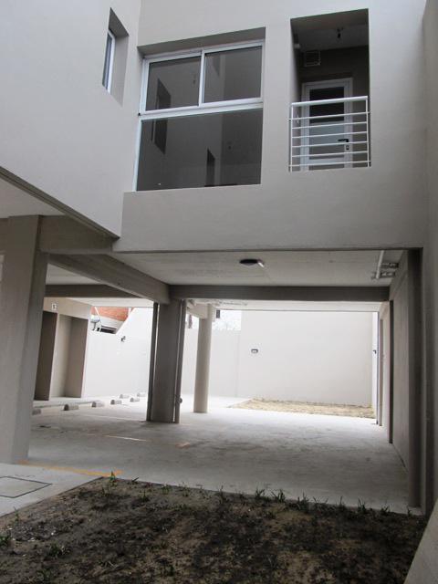 Foto de Royo Inmobiliaria alquila cochera en barrio candioti sur, imagen 2