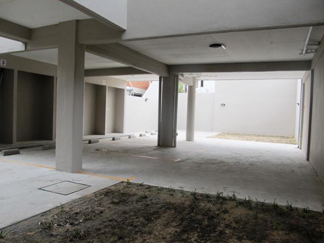 Foto de Royo Inmobiliaria alquila cochera en barrio candioti sur, imagen 1