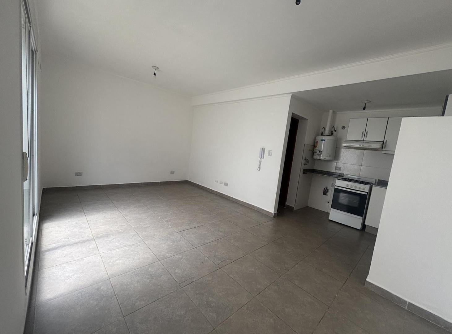 Foto de Royo Inmobiliaria alquila nuevo monoambiente de pasillo en planta baja, imagen 2