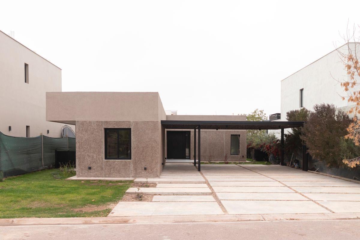 Foto de CASA A ESTRENAR EN VENTA - BARRIO LAR DE BOEDO, imagen 1