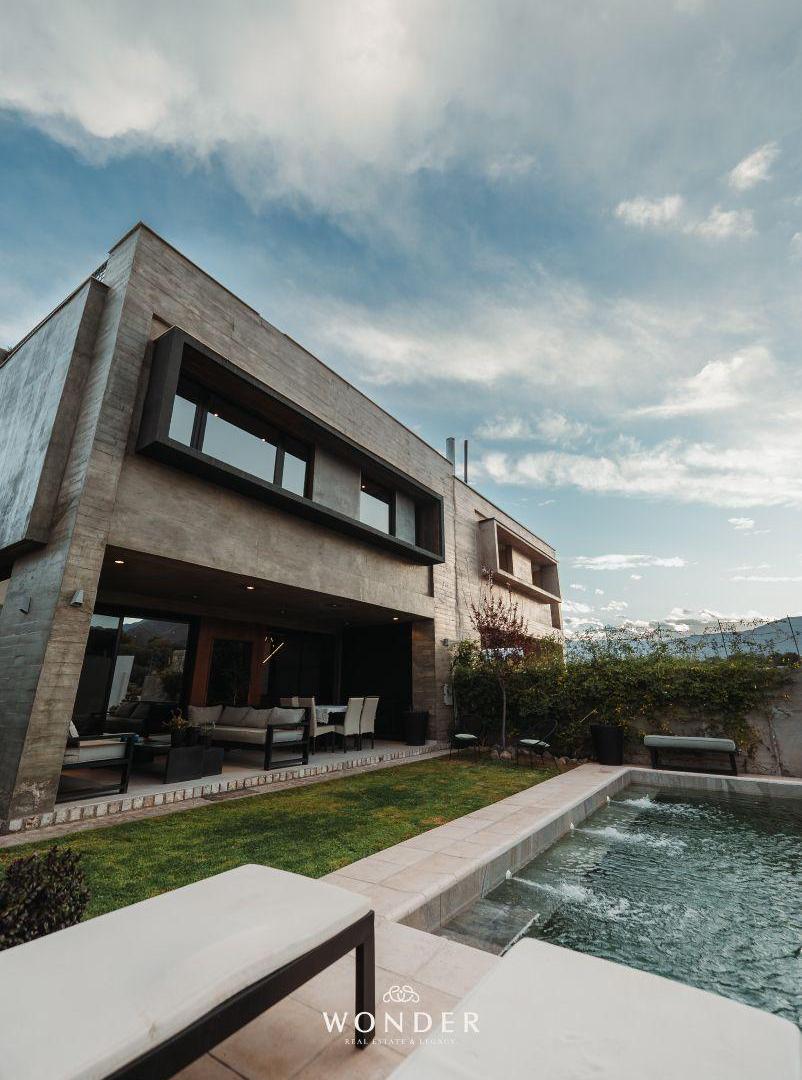 Foto de Casa de 3 Dormitorios con Pileta de Diseño Borde Infinito, imagen 2