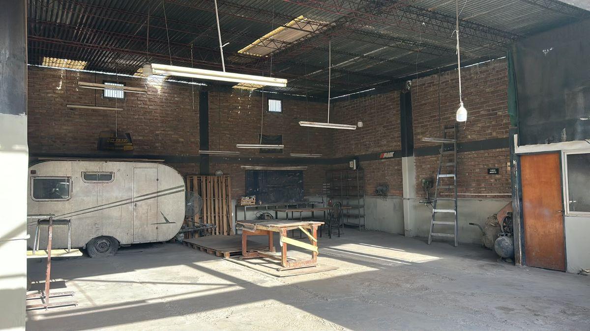 Foto de OPORTUNIDAD DE INVERSIÓN | LOTE / GALPON COMERCIAL EN GUAYMALLÉN, imagen 5