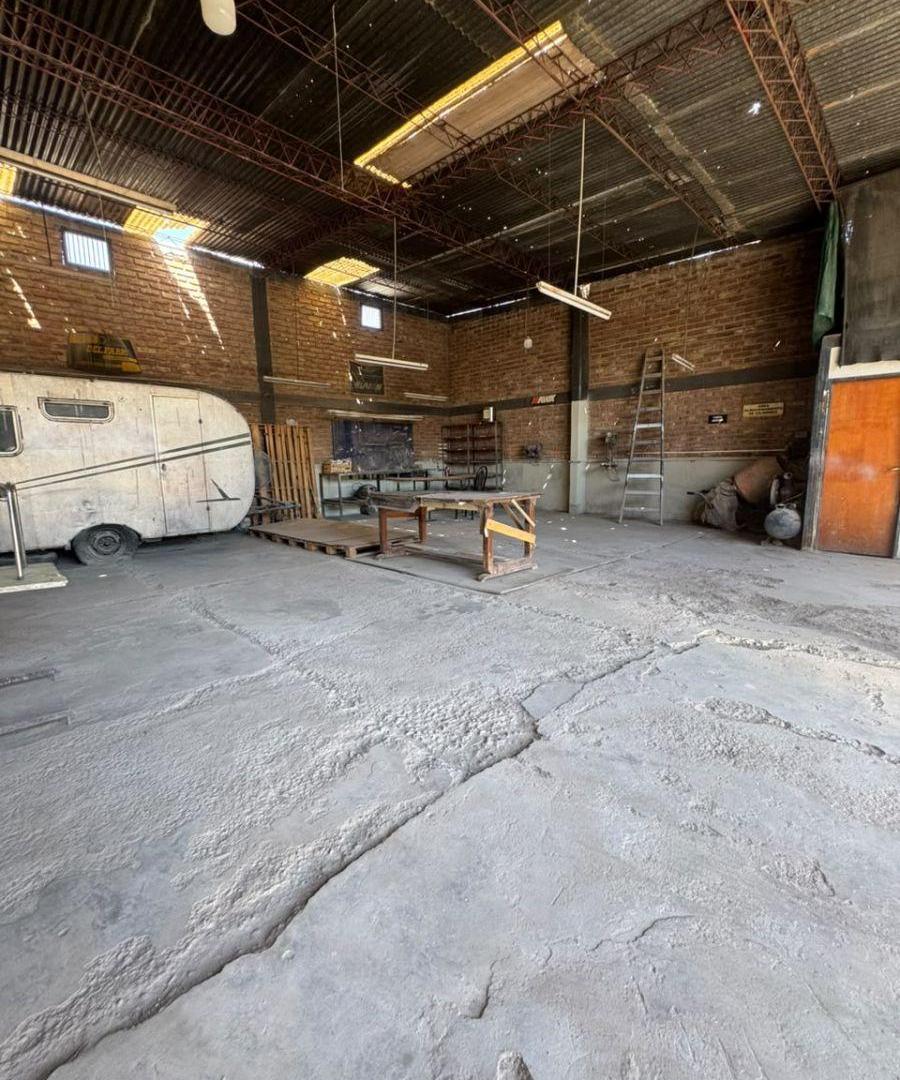 Foto de OPORTUNIDAD DE INVERSIÓN | LOTE / GALPON COMERCIAL EN GUAYMALLÉN, imagen 1