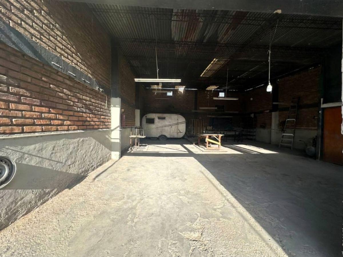 Foto de OPORTUNIDAD DE INVERSIÓN | LOTE / GALPON COMERCIAL EN GUAYMALLÉN, imagen 3
