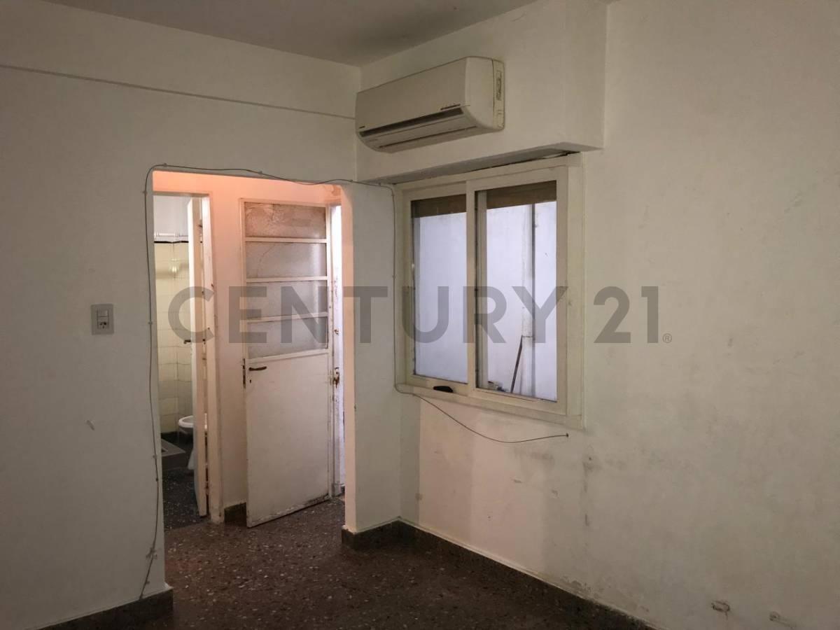 VENTA DEPARTAMENTO PLANTA BAJA 2 AMBIENTES CON 2 PATIOS EN CHACARITA