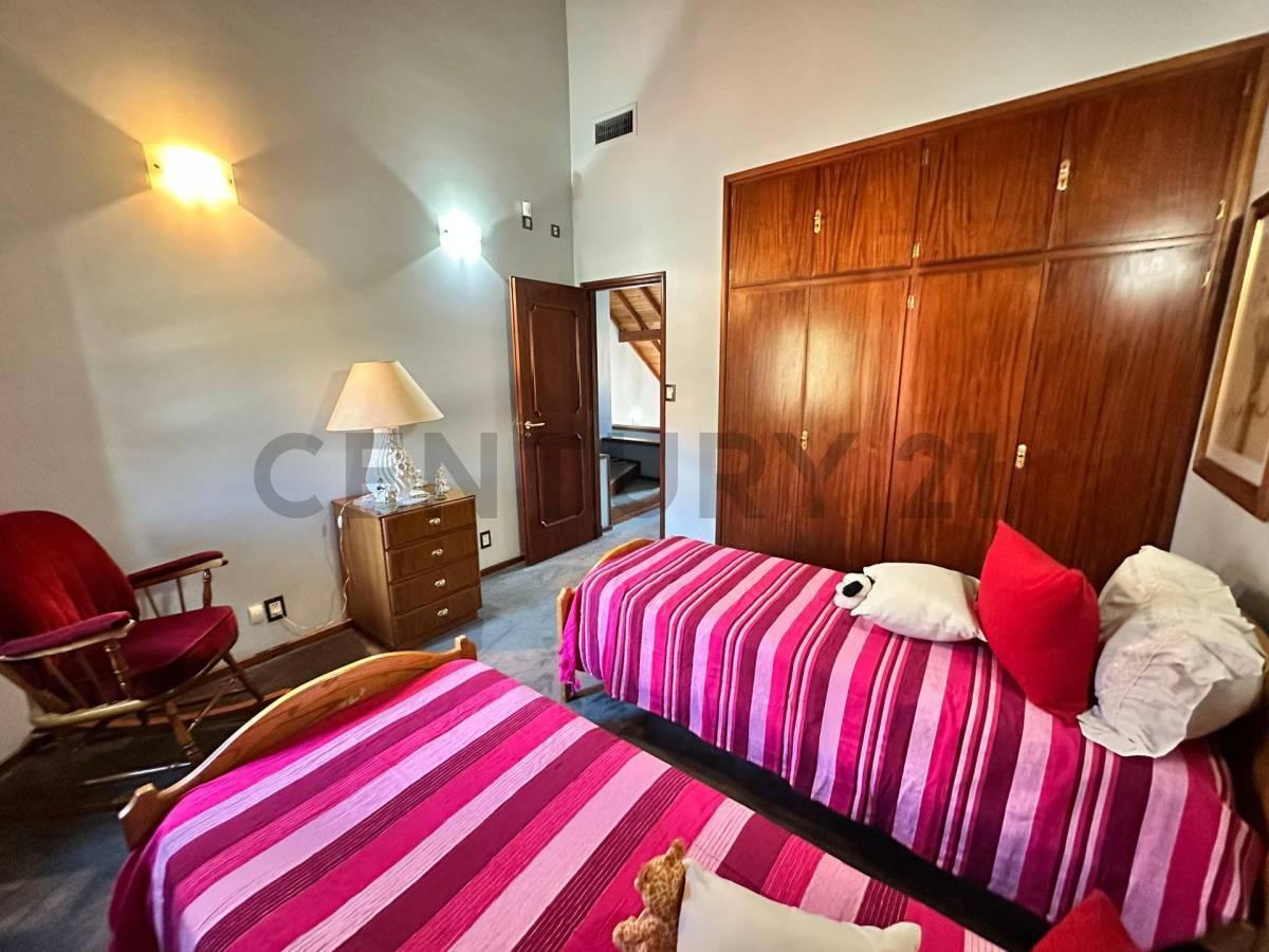Casa 5 Ambientes de Categoría - Acepta Permuta! Villa Devoto 1