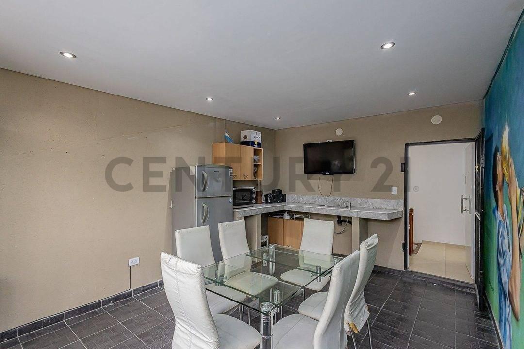 Foto de ACEPTA PERMUTA - CASA 6 AMB CON PISCINA Y 2 COCHERAS - EL PALOMAR, imagen 4