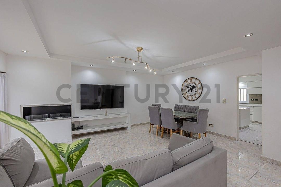 Foto de ACEPTA PERMUTA - CASA 6 AMB CON PISCINA Y 2 COCHERAS - EL PALOMAR, imagen 2