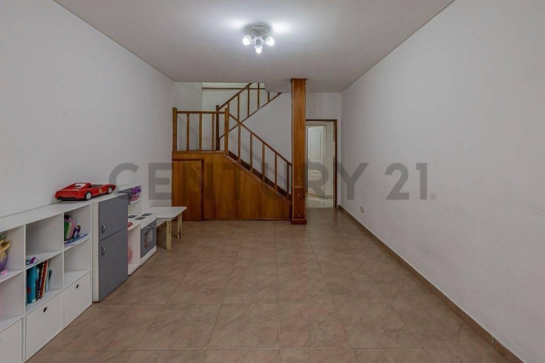 Foto de ACEPTA PERMUTA - CASA 6 AMB CON PISCINA Y 2 COCHERAS - EL PALOMAR, imagen 3