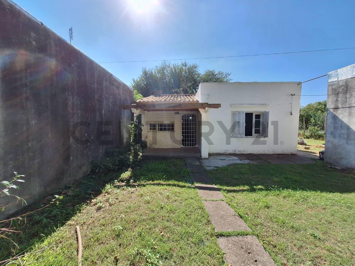 Casa 3 ambientes, con amplio jardin, Apto Credito!!!