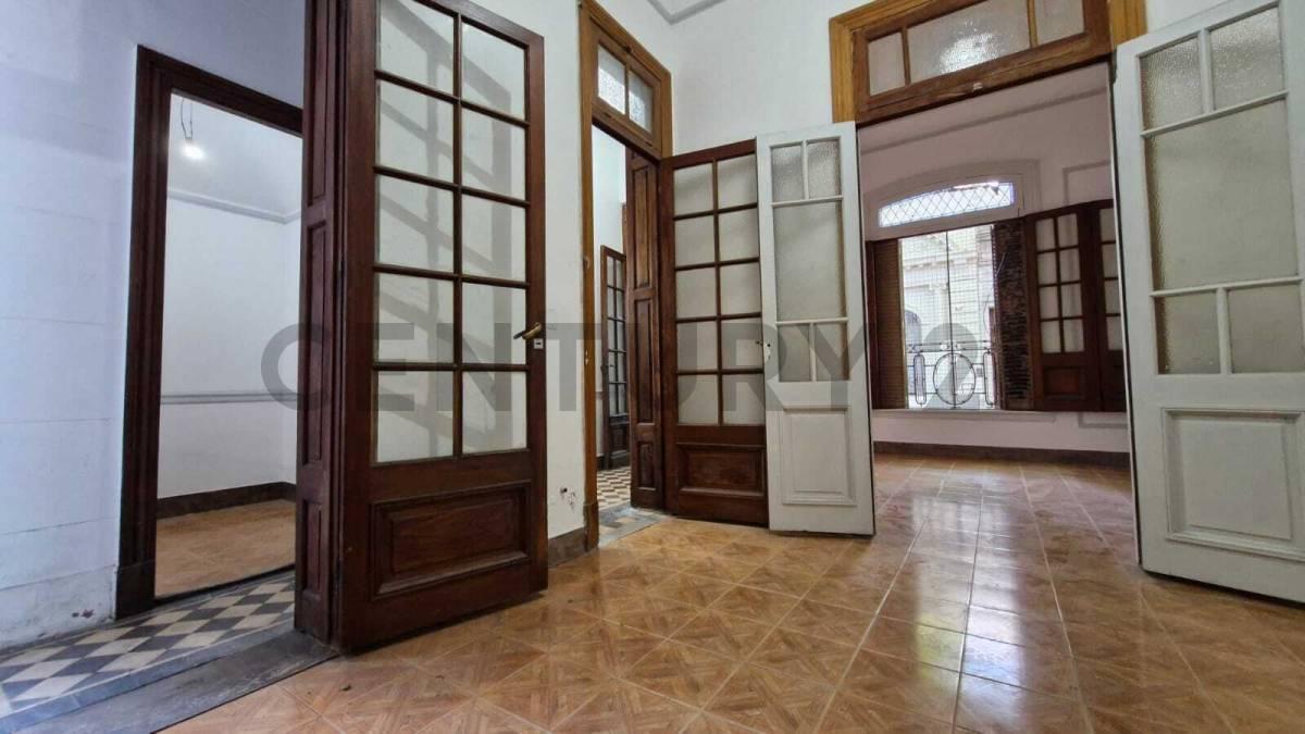PH 4 ambientes con dependencia, doble patio y entrada independiente – Balvanera