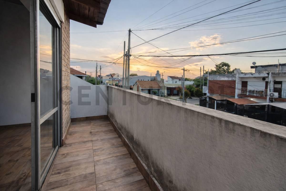 VENTA PH 4 AMBIENTES CON PATIO, TERRAZA, BERNAL