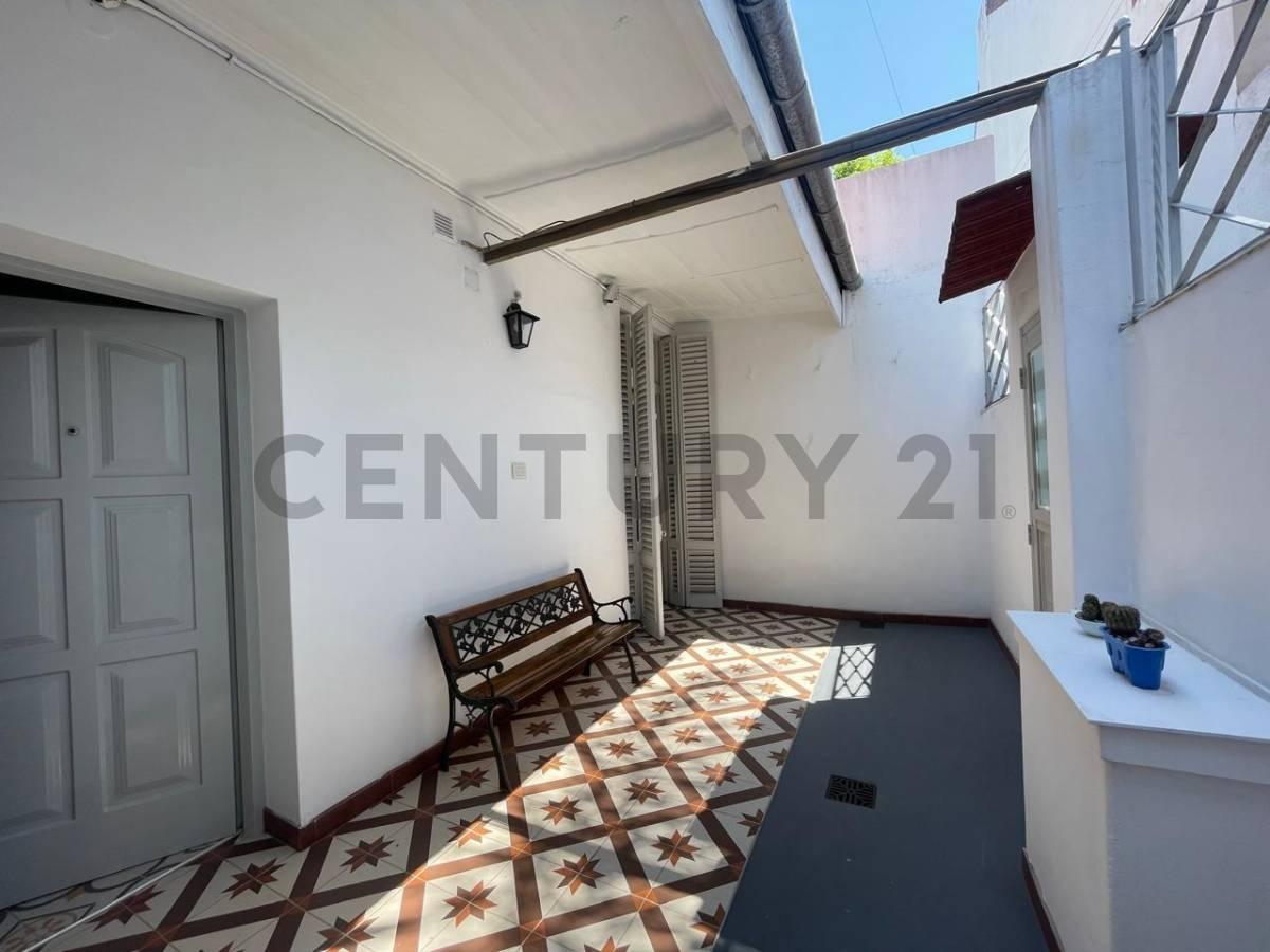 VENTA PH 3 AMBIENTES CON PATIO EN BANFIELD RECICLADO A NUEVO APTO CREDITO COCHERA OPCIONAL
