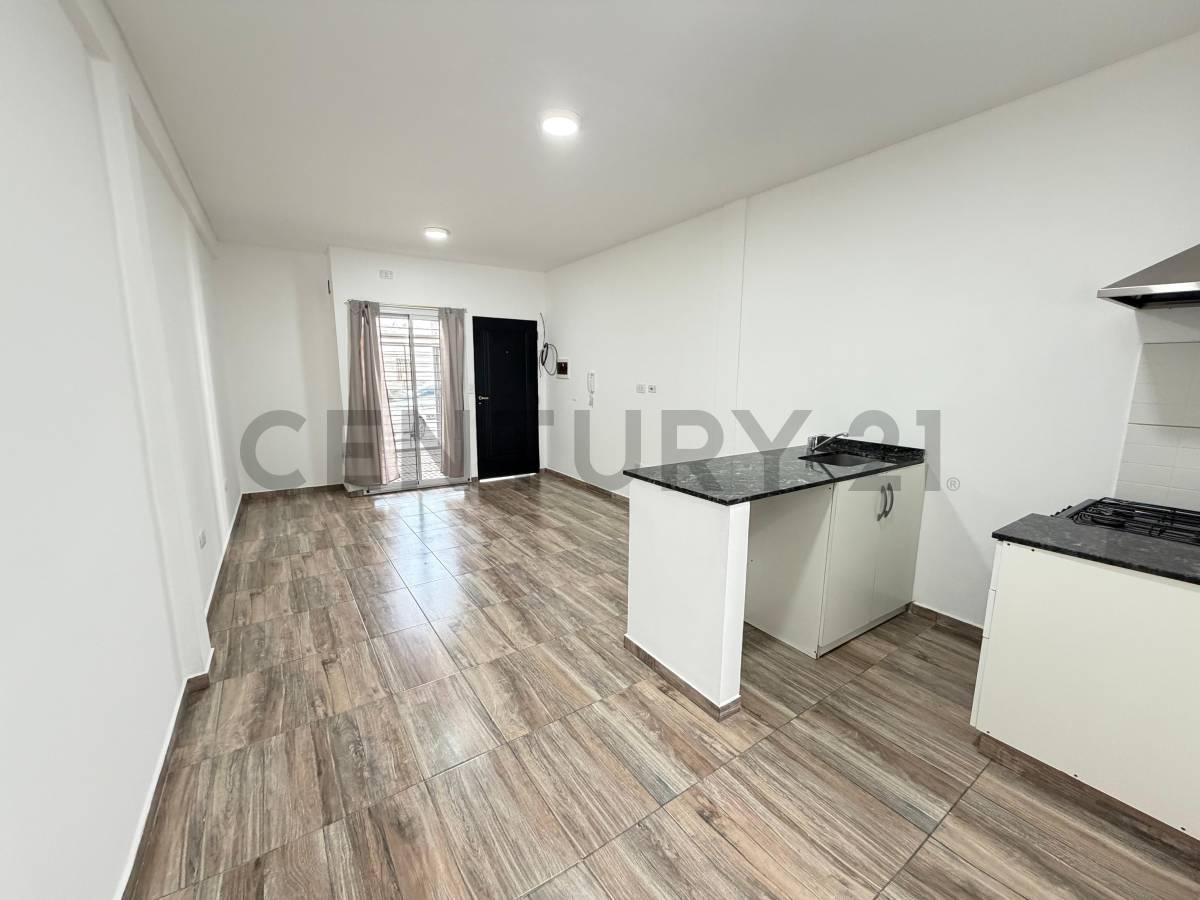 VENTA DPTO 1 AMB CON PATIO Y COCHERA EN CASEROS TRES DE FEBRERO