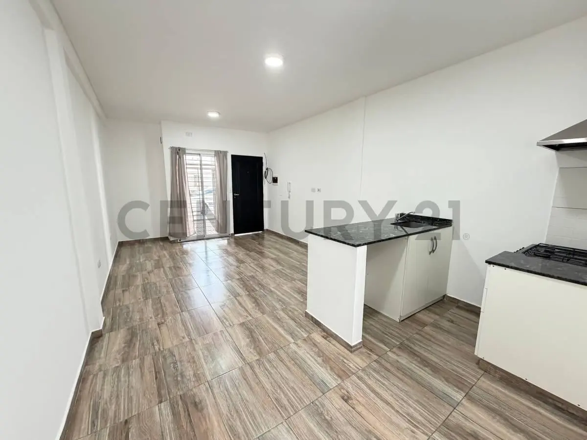 VENTA DPTO 1 AMB CON PATIO Y COCHERA EN CASEROS TRES DE FEBRERO 2