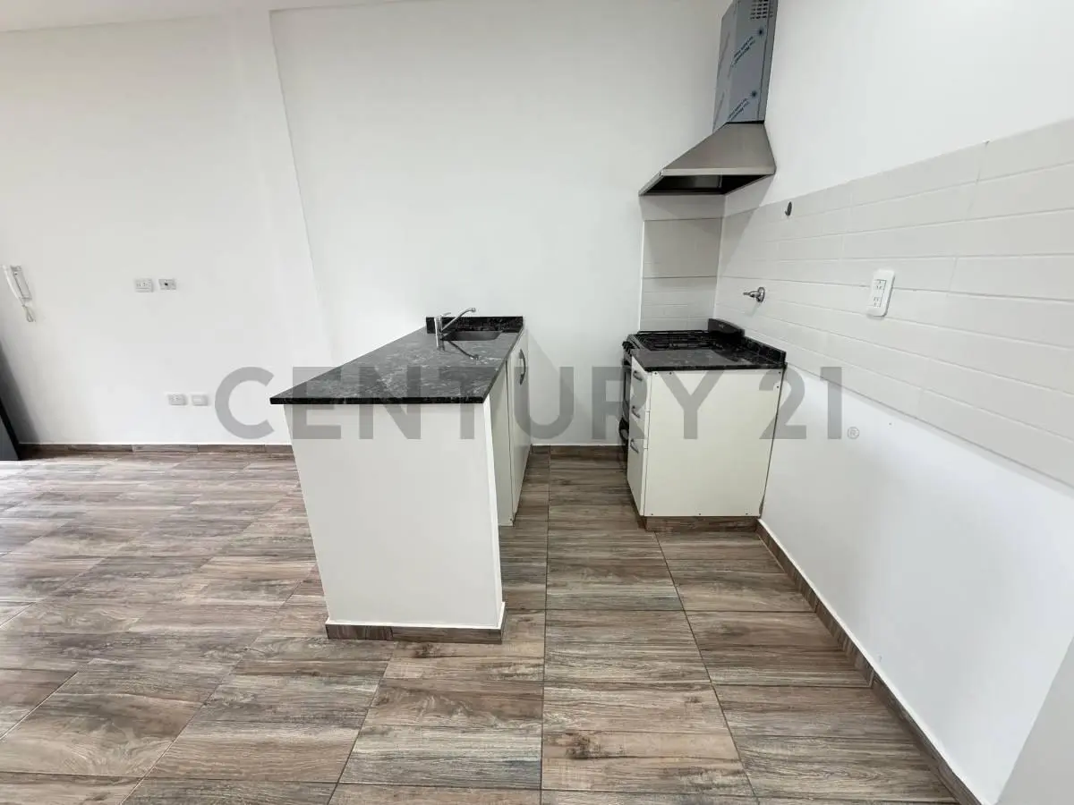 VENTA DPTO 1 AMB CON PATIO Y COCHERA EN CASEROS TRES DE FEBRERO 5