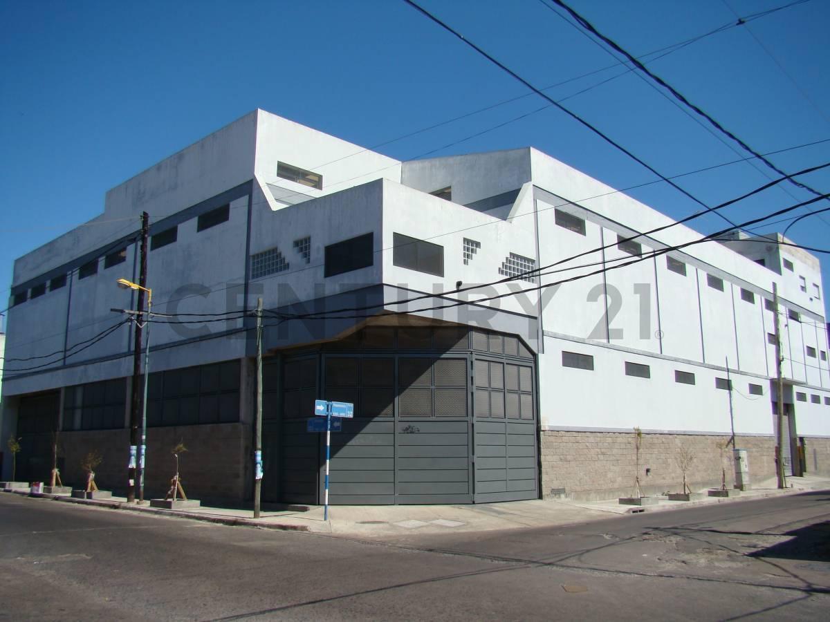Galpón industrial en tres plantas – Excelente estado – San Martín