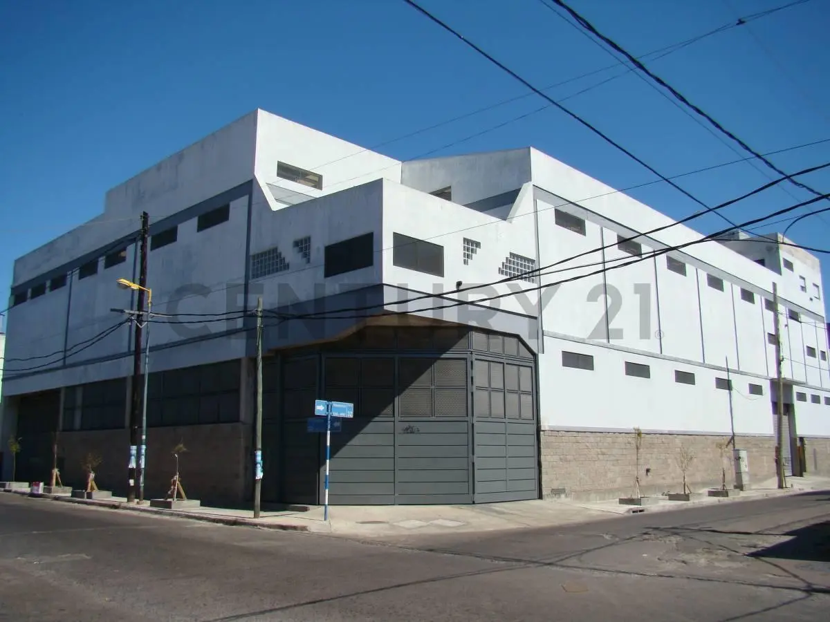 Galpón industrial en tres plantas – Excelente estado – San Martín 2