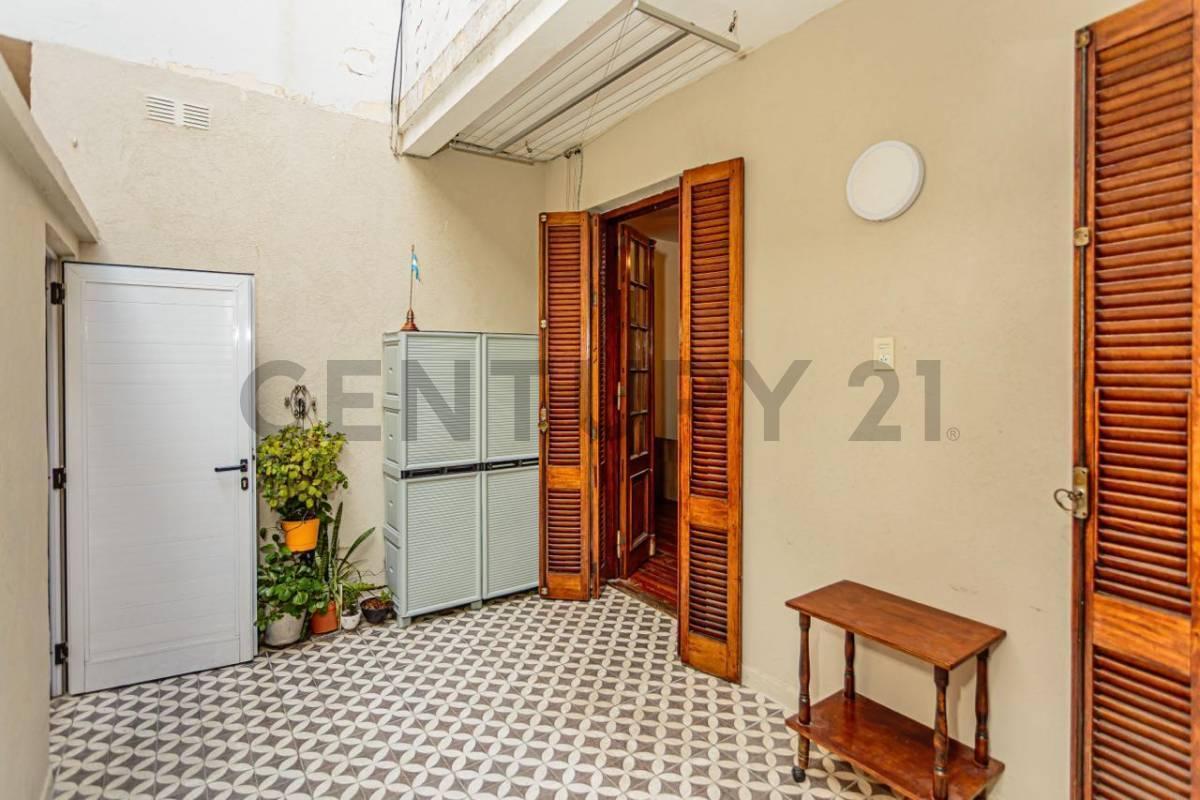 VENTA PH 4 AMBIENTES C/ PATIO -SIN EXPENSAS- RECICLADO A NUEVO - FLORESTA