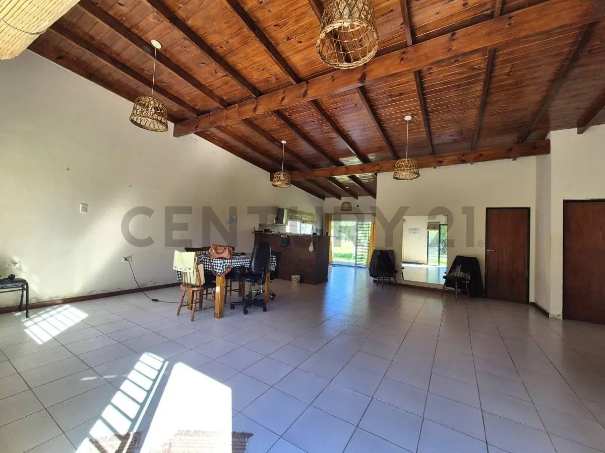 CASA CON JARDÍN Y PILETA EN LOTE PROPIO – LEVENE, CAÑUELAS 3
