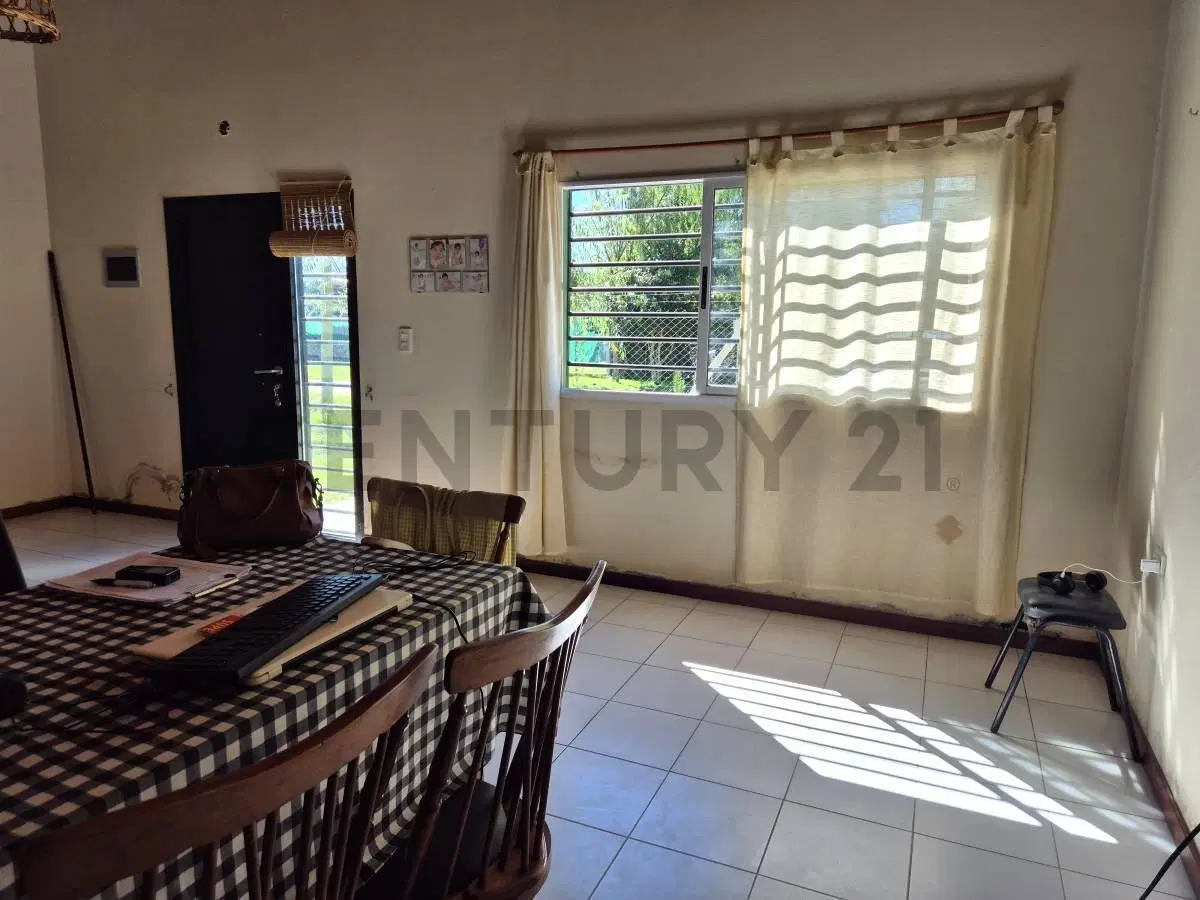 CASA CON JARDÍN Y PILETA EN LOTE PROPIO – LEVENE, CAÑUELAS 4