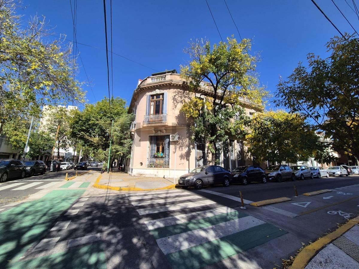 PH DE ESTILO CON TERRAZA PROPIA - QUINCHO - ESCRITORIO - 200M2 - FLORES NORTE