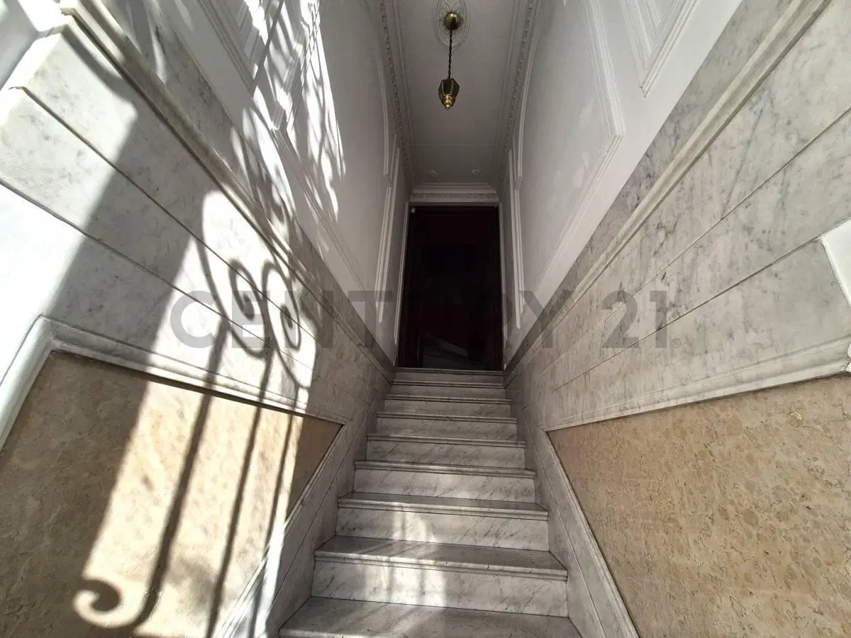 PH DE ESTILO CON TERRAZA PROPIA - QUINCHO - ESCRITORIO - 200M2 - FLORES NORTE 2