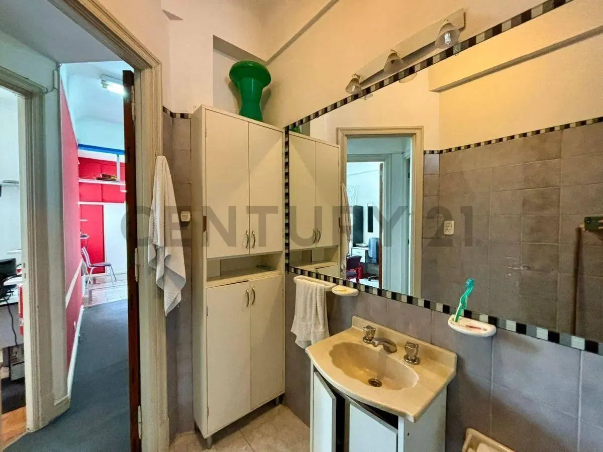 ALQUILER OFICINA 3 AMBIENTES CONTRAFRENTE/APTO PROFESIONAL. SAN NICOLAS PROXIMO PTO. MADERO. 2