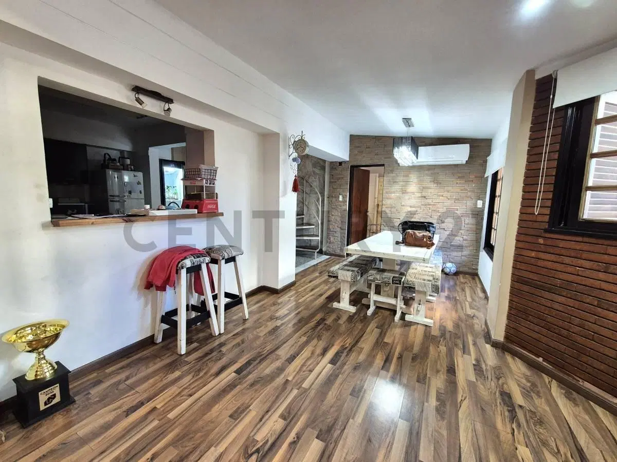 VENTA CASA 5 AMBIENTES REFACCIONADA EN LOTE PROPIO CON QUINCHO, PILETA Y SUITES - VILLA PUEYRREDON 3