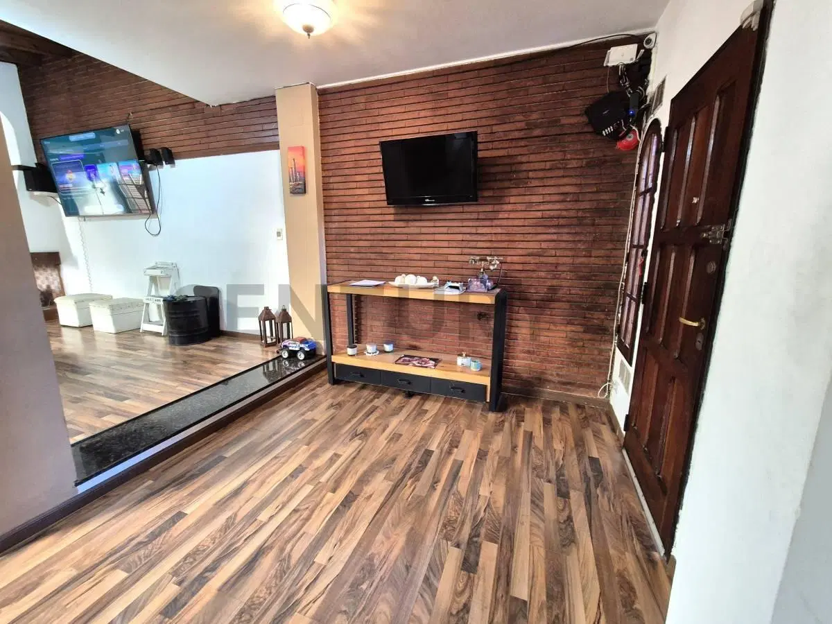 VENTA CASA 5 AMBIENTES REFACCIONADA EN LOTE PROPIO CON QUINCHO, PILETA Y SUITES - VILLA PUEYRREDON 5
