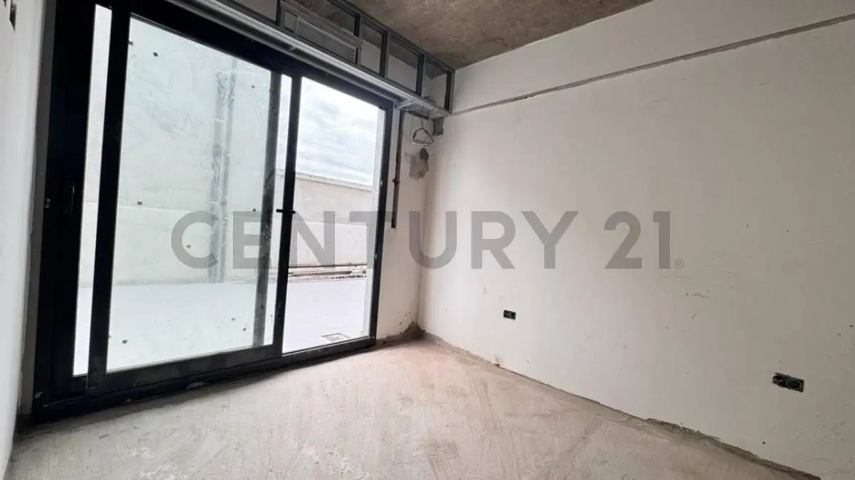 Venta 2 Ambientes con Balcón y Gran Terraza Privada 2