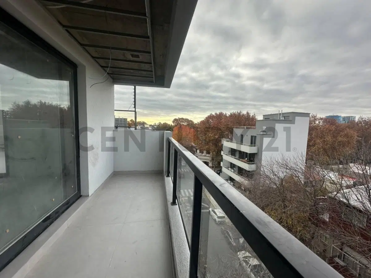 Venta Amplio 2 Ambientes con Balcón y Vista Abierta Panorámica 2
