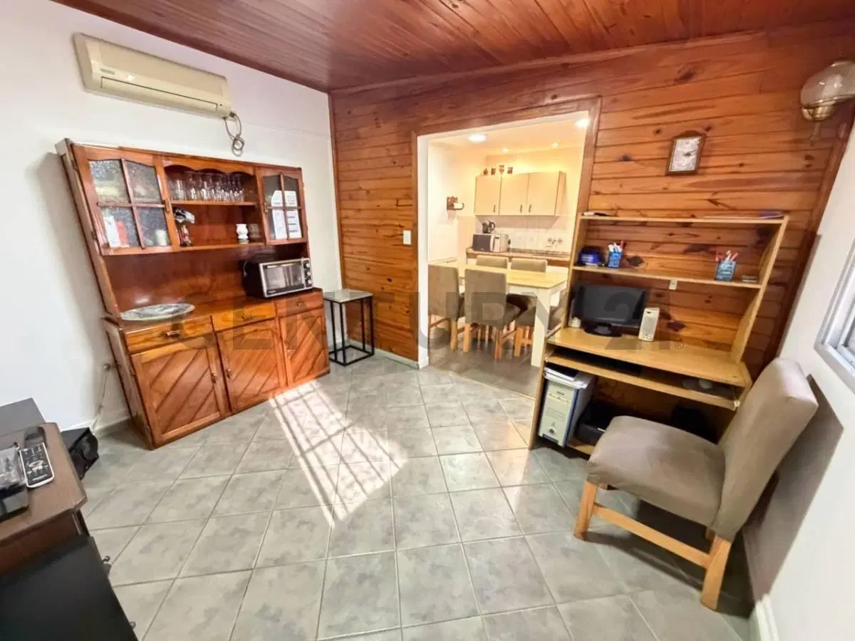 CASA LOTE PROPIO LIMITE CIUDAD JARDIN Y CASEROS C/COCHERA Y JARDIN 4