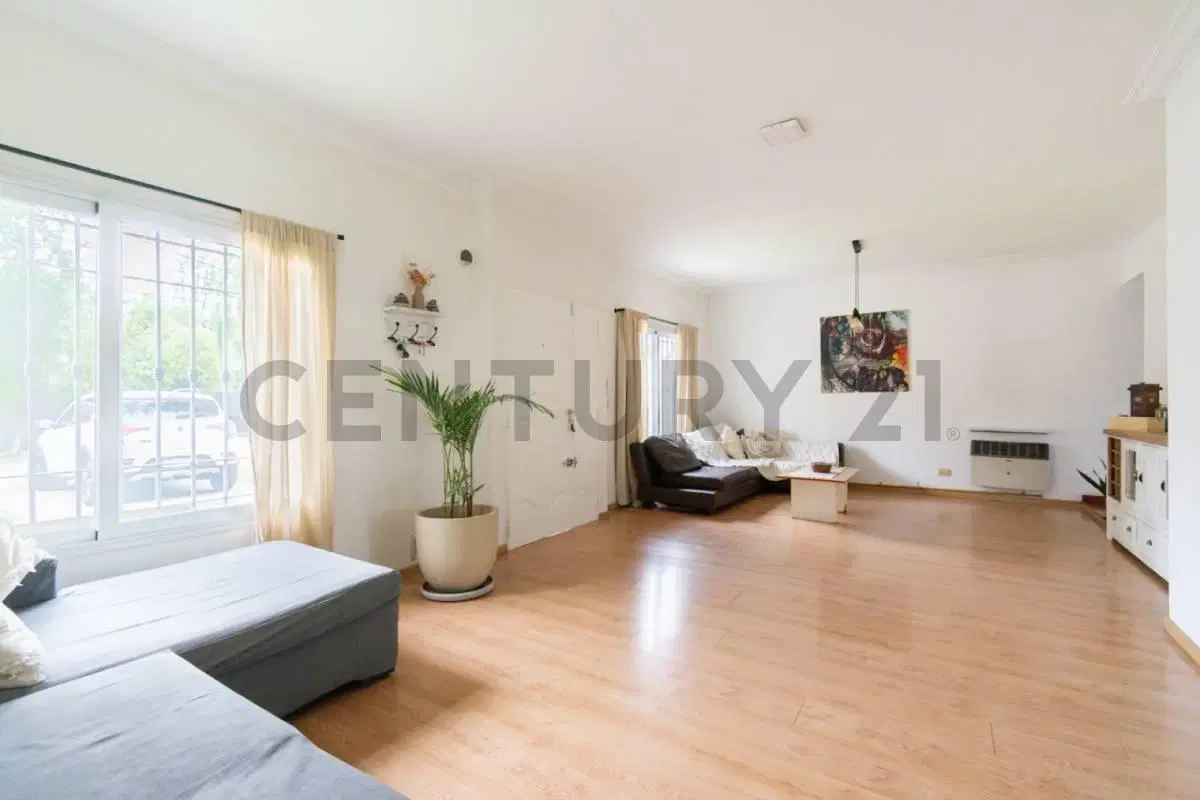 VENTA CASA 5 AMBIENTES CON GRAN JARDIN Y PARRILLA EN ITUZAINGÓ 5