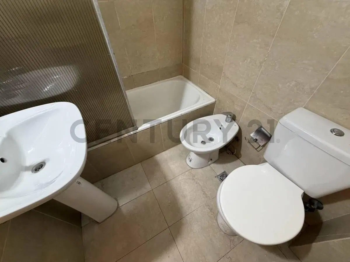 ALQUILER MONOMBIENTE EN CASEROS CON BALCÓN Y PISCINA 5