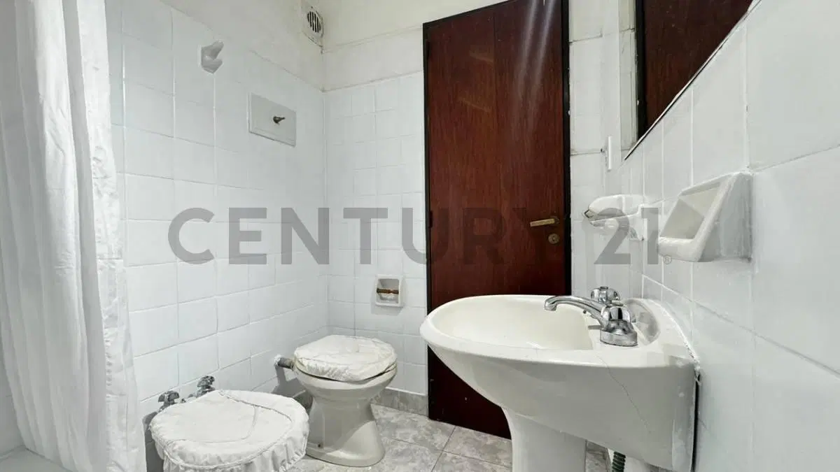VENTA DEPARTAMENTO 4 ambientes con doble balcón en Olivos 3