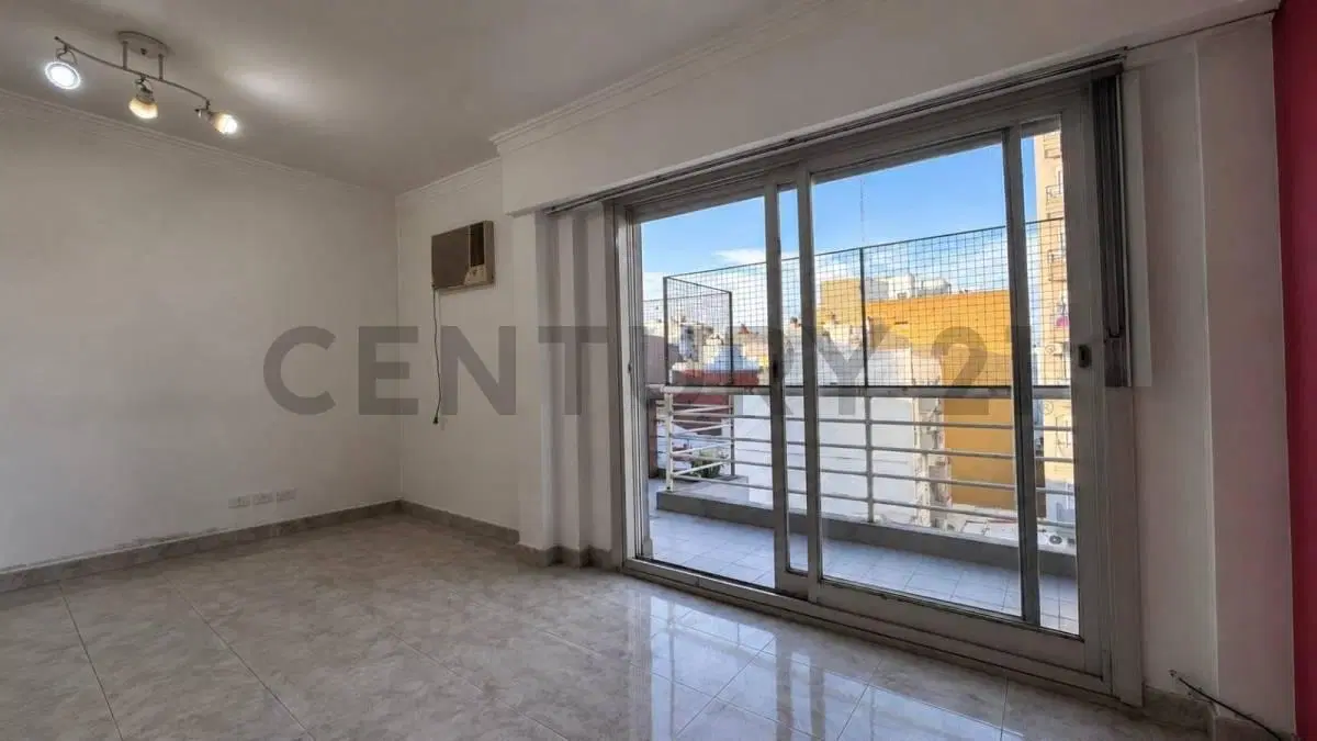 VENTA DPTO 3 AMBIENTES 7MO PISO CON BALCÓN AL FRENTE 2