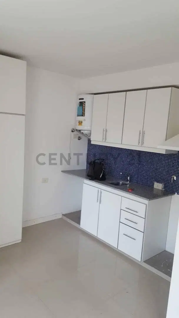 Monoambiente en Alquiler con Balcón al Frente y Parrilla Propia | Ituzaingó 3